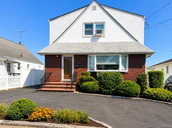 1438 James Street, Elmont, NY 11003