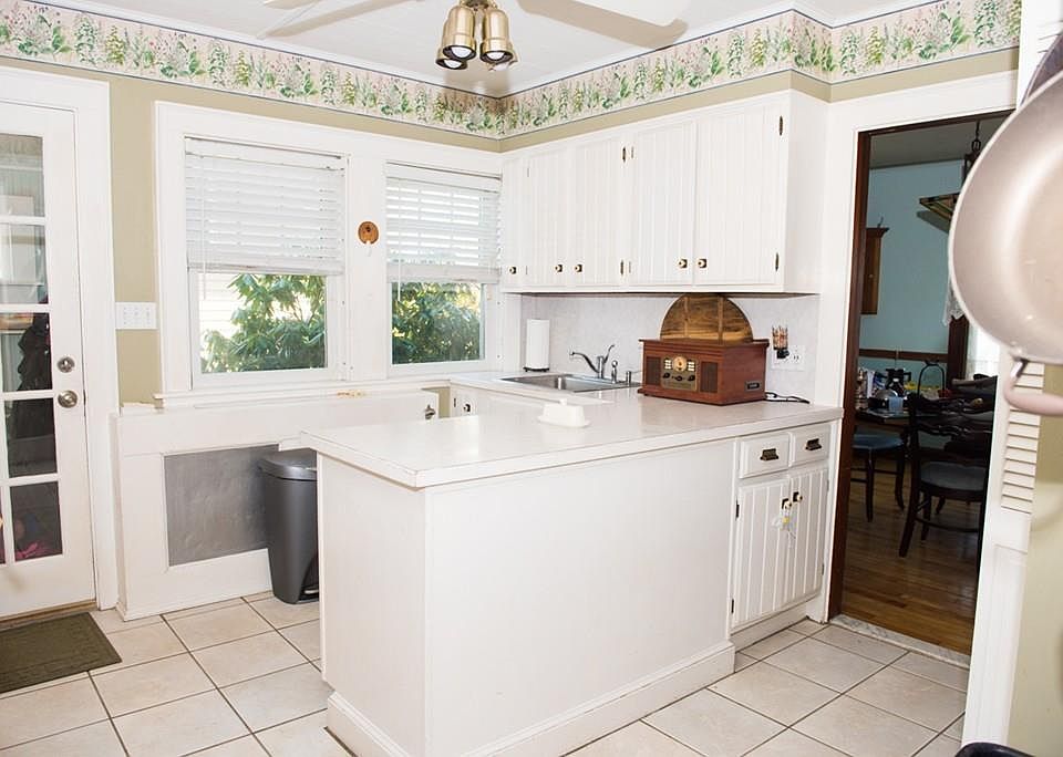 1st image of 256 Essex Ave