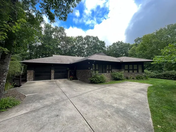 150 Flint Ridge Ln, Daniels, WV 25832