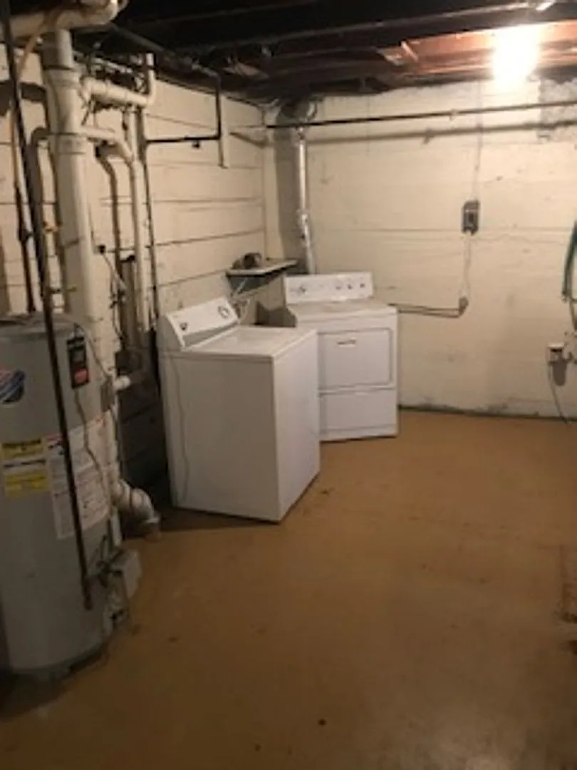 Duluth, MN - 4 Bedroom - 1 Bathroom - Close to UMD & CSS — Photo 2