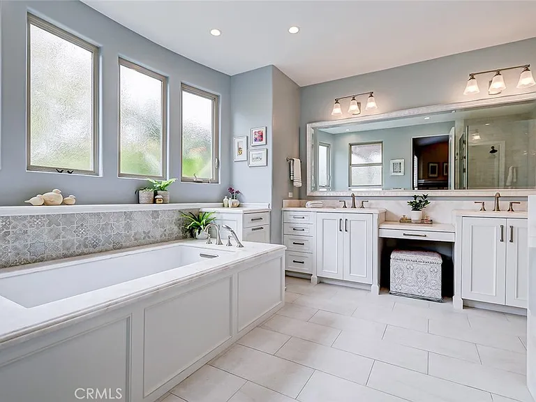 3005 N Poinsettia Ave — Photo 40