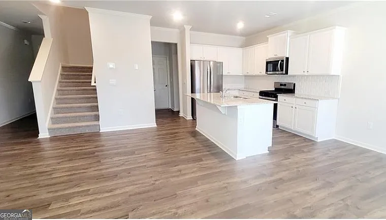3 bed, 2.5 bath, 1877 sqft, $2,300 — Photo 2