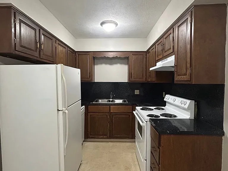 915 N 48th Ave — Photo 7