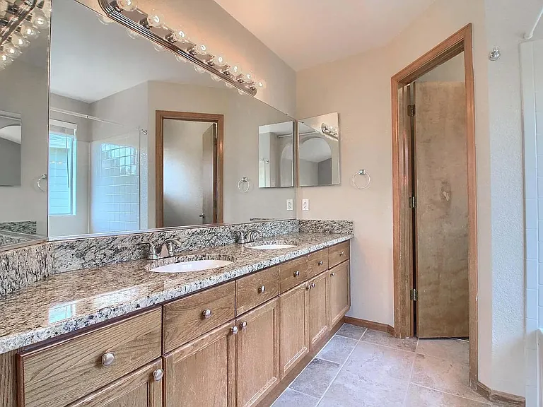 9425 Morning Glory Ln — Photo 12
