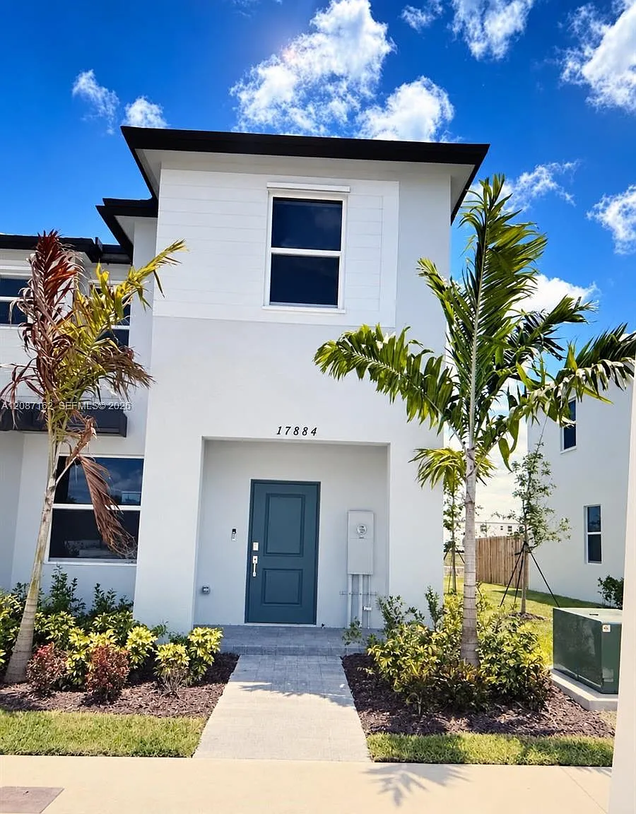 3 bed, 2.5 bath, 1393 sqft, $3,200 — Photo 1