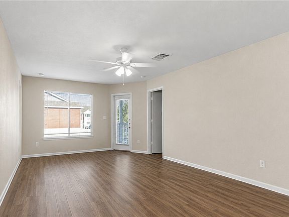 5th image of 529 Parkway #301