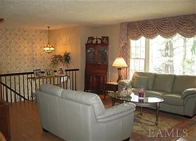 5th image of 106 Foshay Ave