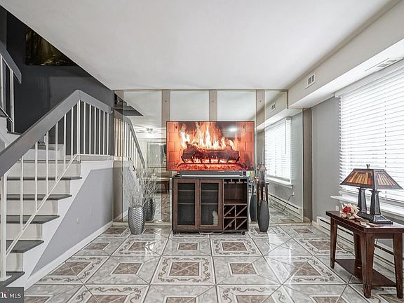 4th image of 11 Dover Ct #B39