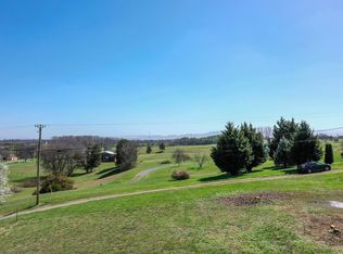 4 Sam Martin Rd, Dandridge, TN 37725
