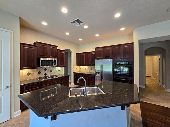 4th image of 2204 Maloney Dr
