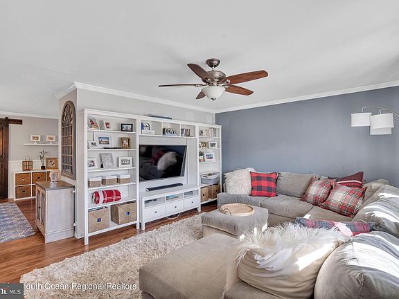5th image of 302 Quail Hill Dr