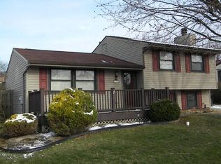 1060 Crestwood Dr, North Huntingdon, PA 15642