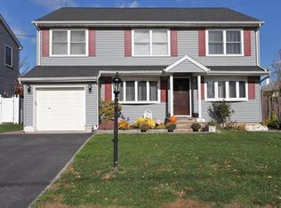 10 Swarthmore Dr, Carteret, NJ 07008