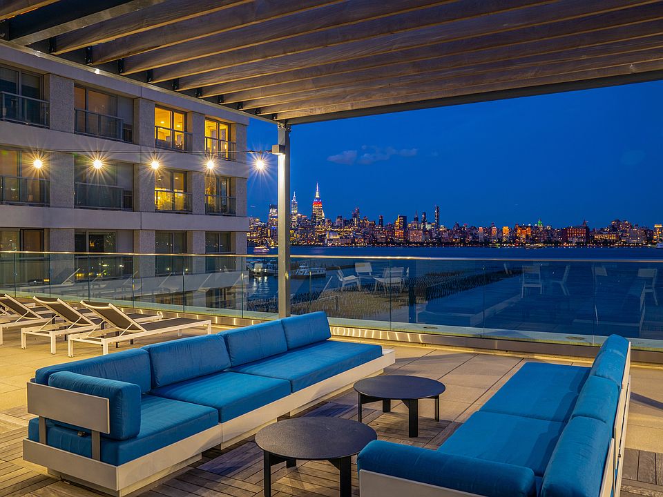 Escape to the roof deck, where luxury meets panoramic views