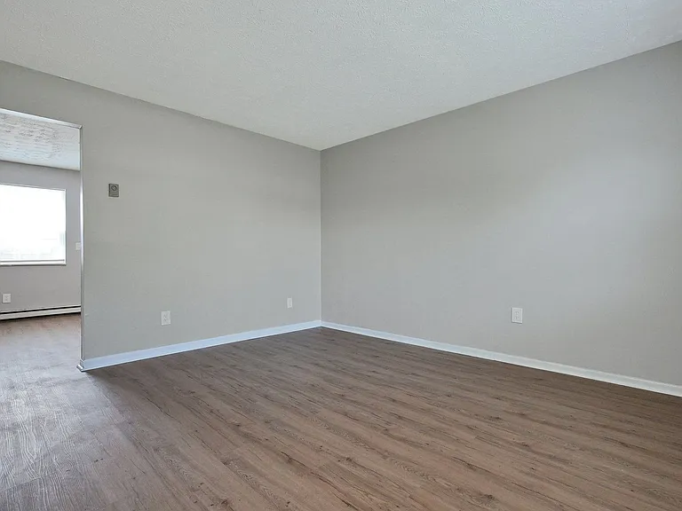 2203 Clarendon Ln — Photo 3