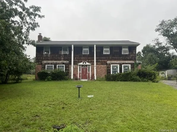 5 Selvia Court, Coram, NY 11727