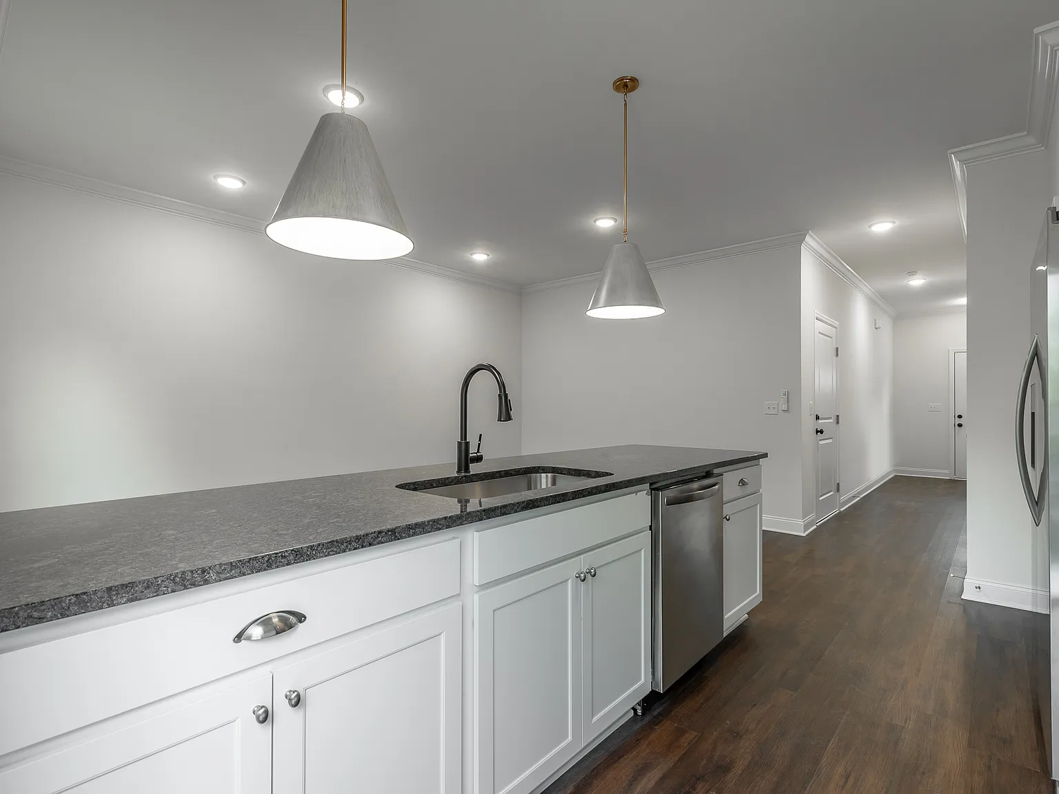 3 bed, 2.5 bath, 1252 sqft, $1,750 — Photo 3