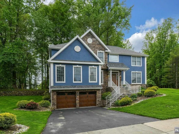 15 Woods Edge Rd, Old Tappan, NJ 07675