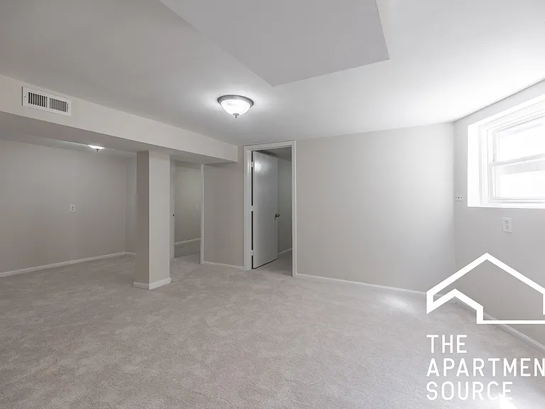 2110 N Avers Ave #G — Photo 6