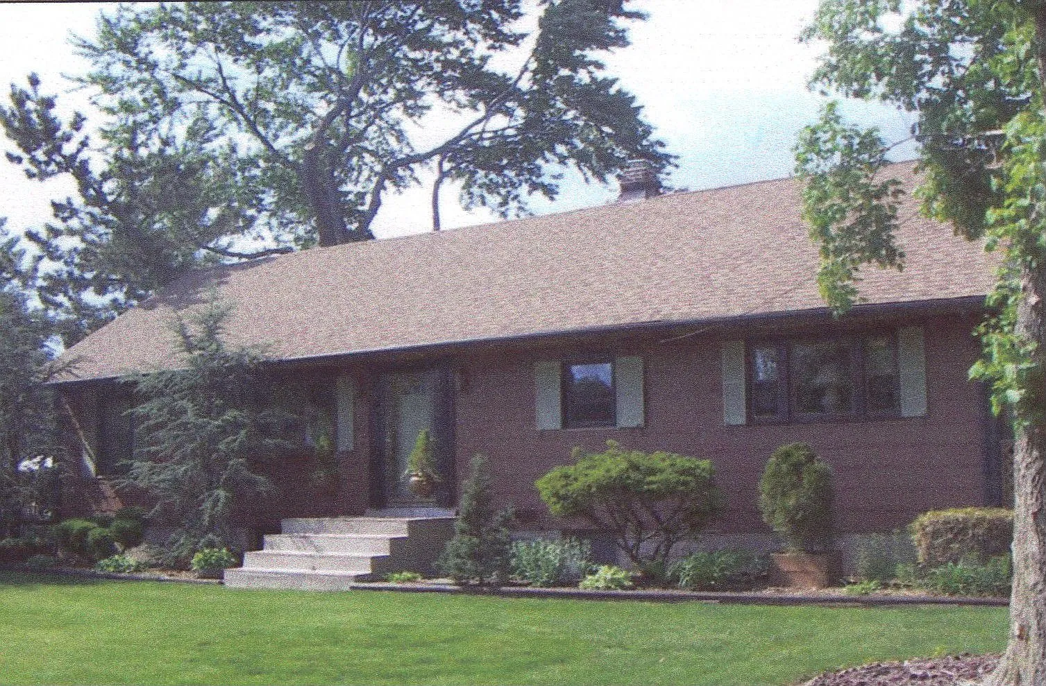 1332 Green St photo 1