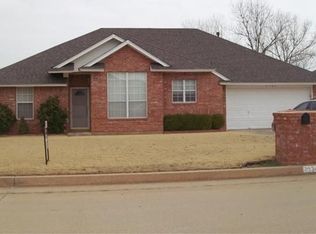 2034 Huntington Rd, Midwest City, OK 73130