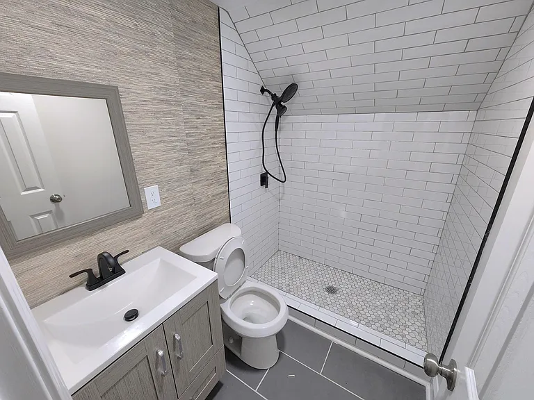 713 Windsor St SW — Photo 9