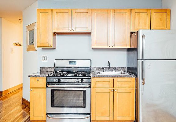 3rd image of 360 Franklin Ave #101
