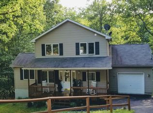 287 Canterbury Rd, Bushkill, PA 18324