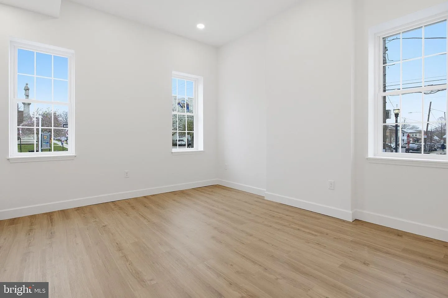 1 bed, 750 sqft, $2,400 — Photo 3