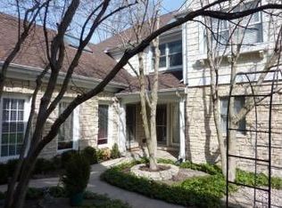 207 Racquet Club Ct, Hinsdale, IL 60521