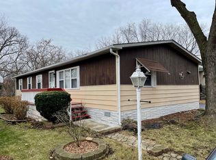 446 Golf View Dr, Crystal Lake, IL 60014