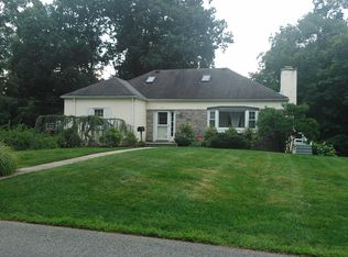 23 Meadowbrook La, Mount Kisco, NY 10549