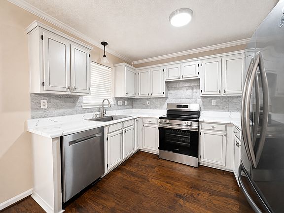 4th image of 9 Green Oak Dr