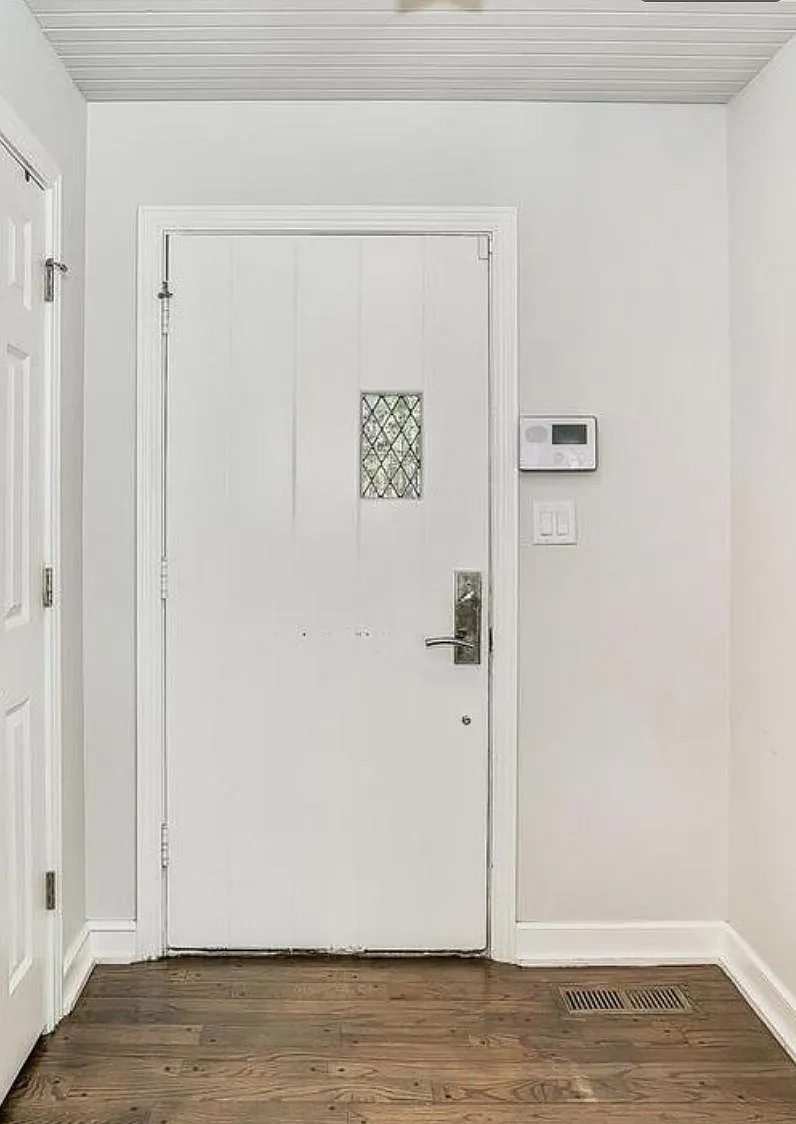 5 bed, 3748 sqft, $5,300 — Photo 4