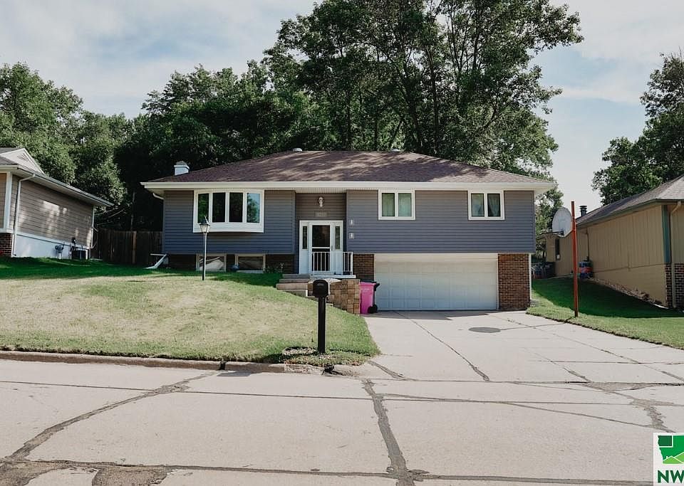 1st image of 3212 Viking Dr