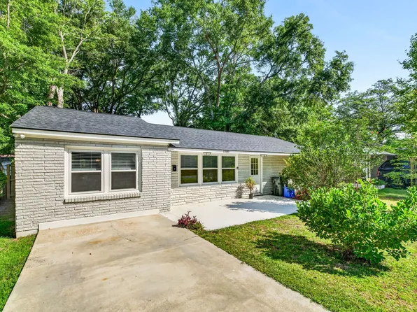 1208 Hawthorne Rd, Hanahan, SC 29410