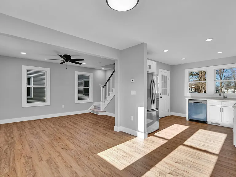 77 E Broad St — Photo 9