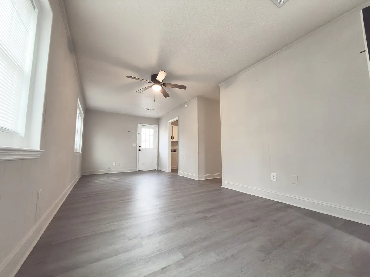 836 White Oak Dr — Photo 3