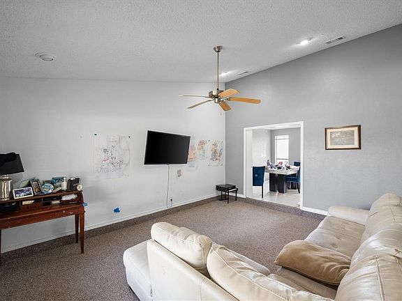 3rd image of 4802 Las Lomas Dr