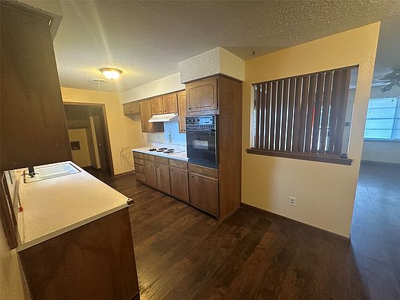 4th image of 206 NE 20th St