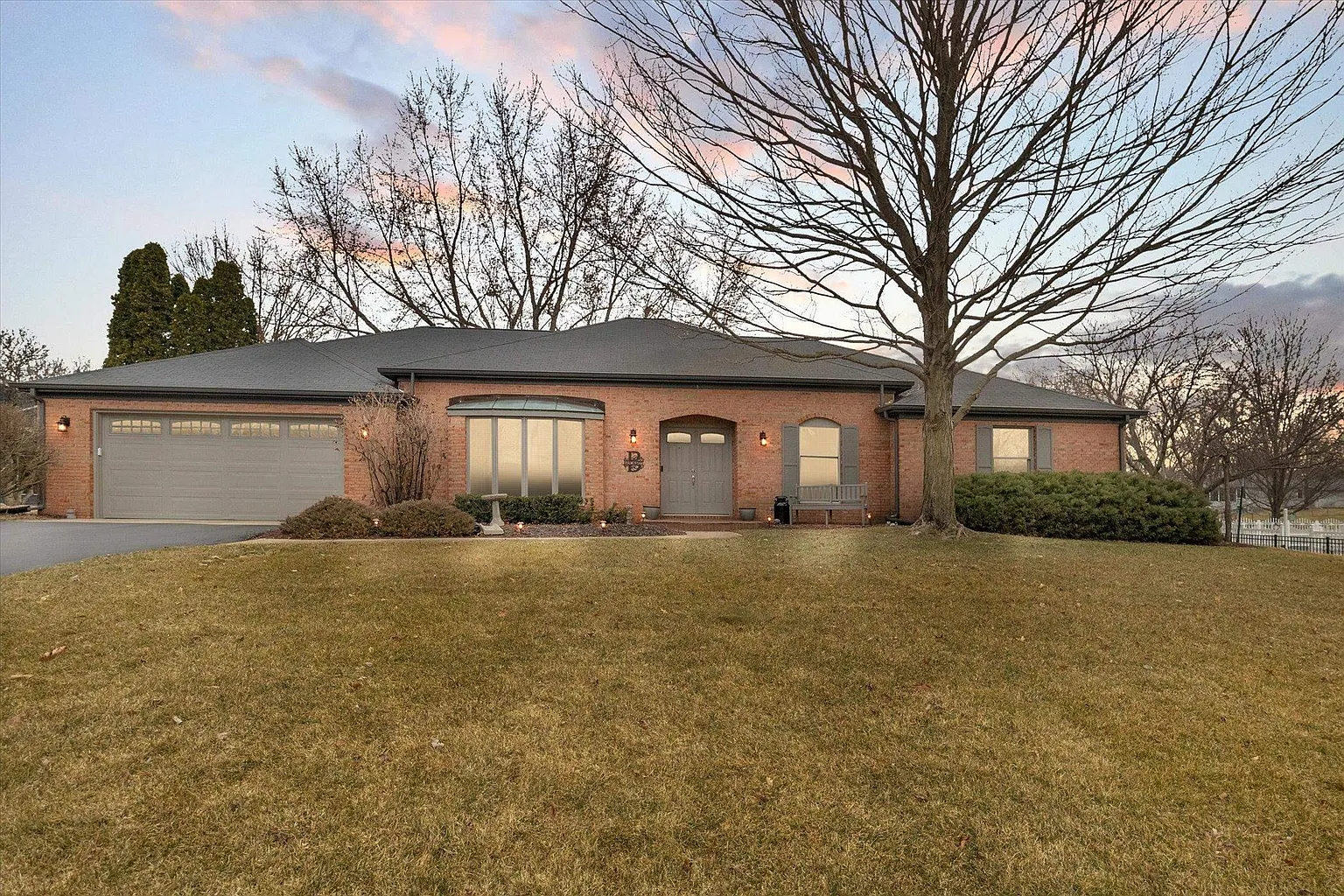 526 Crestlane Dr photo 1