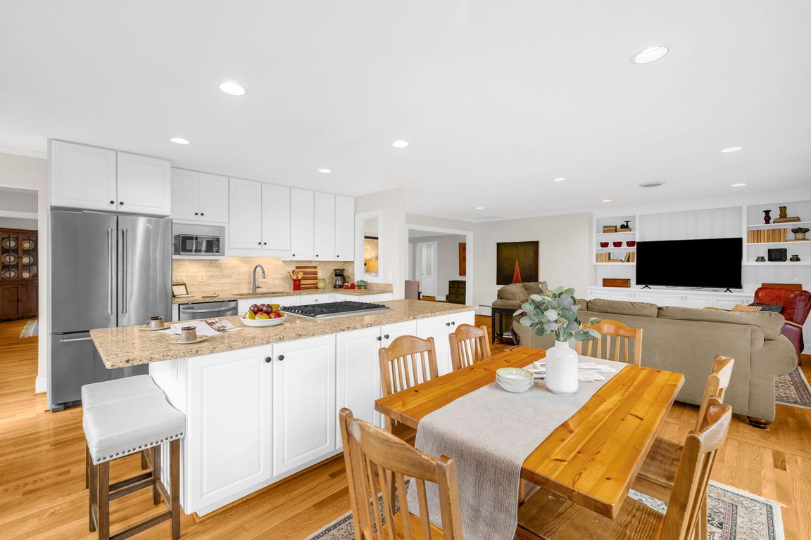 14-web-or-mls-3406 Kirby Dr-14