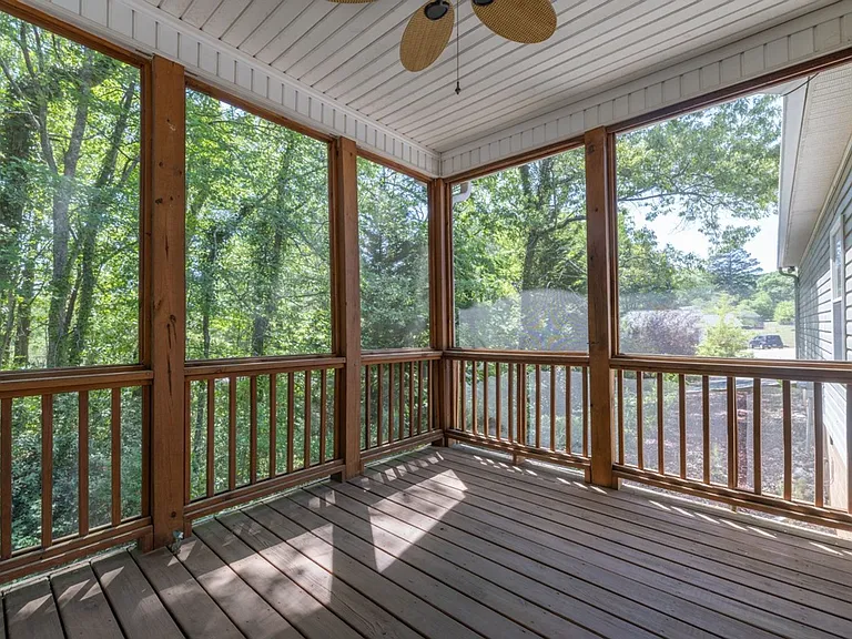131 Eric Dr — Photo 14