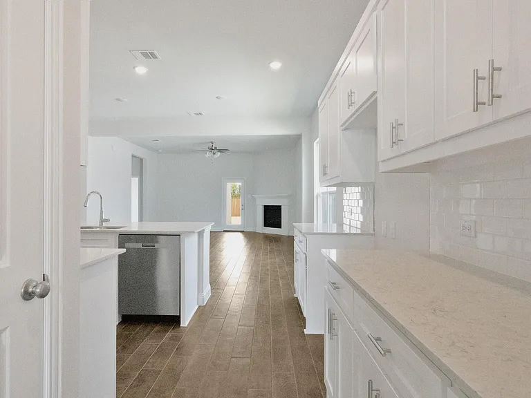 603 Parrino Pkwy — Photo 18