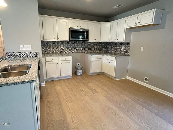 5th image of 182 Perkins Ave