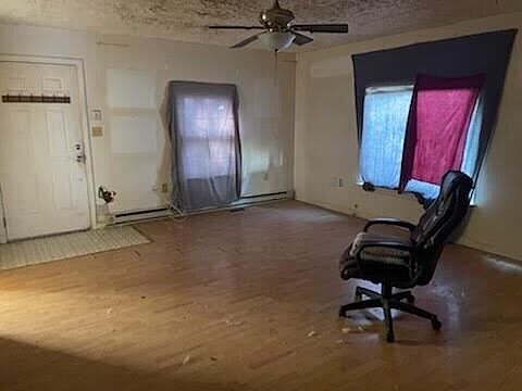 5th image of 210 Sparks Ave