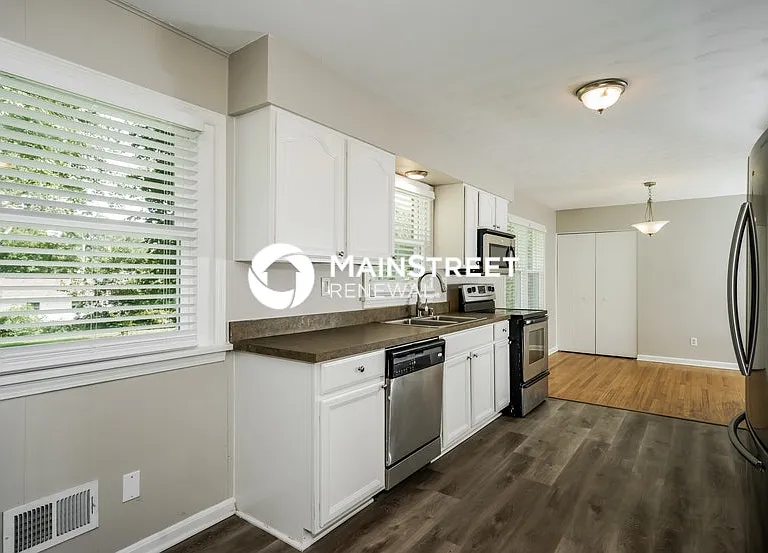 9909 Lakewood Dr — Photo 6