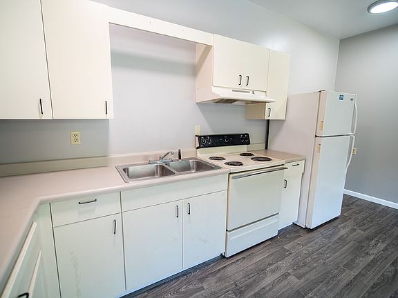2nd image of 44 Riverside Dr #2