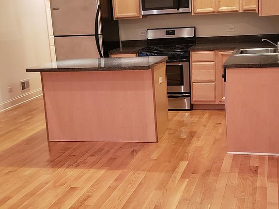 3rd image of 3123 N Oakley Ave Unit G