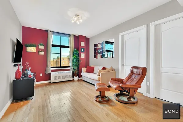 Sold by Bond New York | media 28